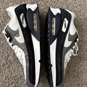 Nike Air Max Men’s Sneakers — White, Black & Gray